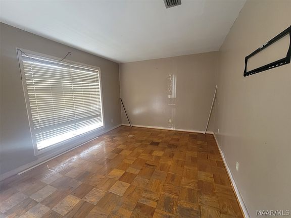 3rd image of 2556 Westwood Dr