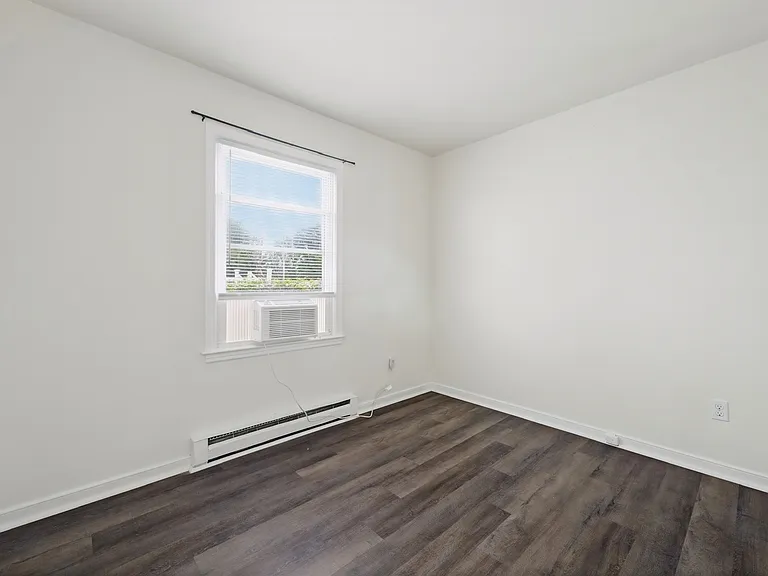 1605-1607 Monteiro Ave #1605 — Photo 8