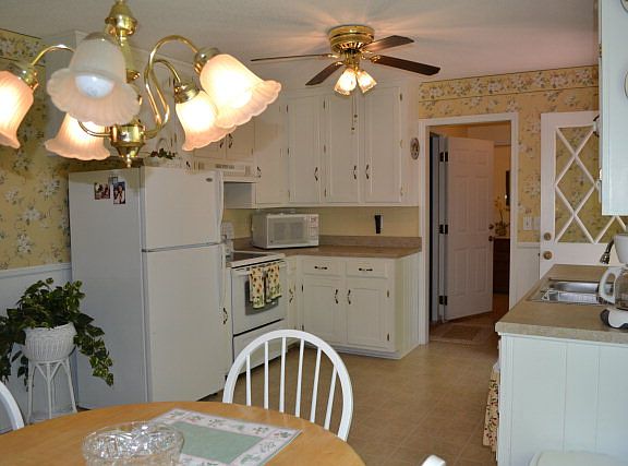 5th image of 819 Freedom Dr