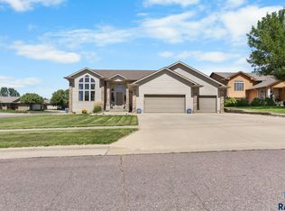 7412 W Zinnia Cir, Sioux Falls, SD 57106