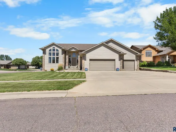 7412 W Zinnia Cir, Sioux Falls, SD 57106