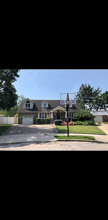 1st image of 2726 Concord Dr