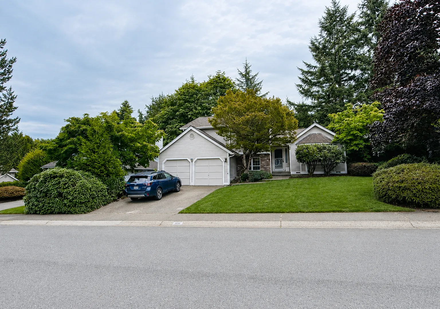 Private Summer Ridge Retreat with Vaulted Ceilings & Fenced Backyard — Photo 2