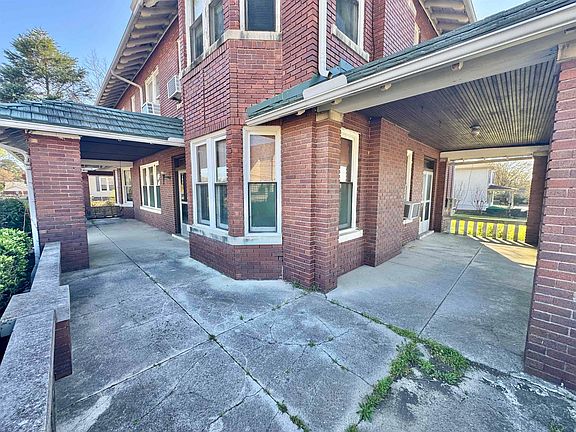 4th image of 154 S Main St
