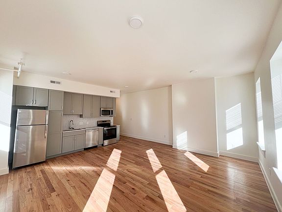 3rd image of 1400 Clay St #301