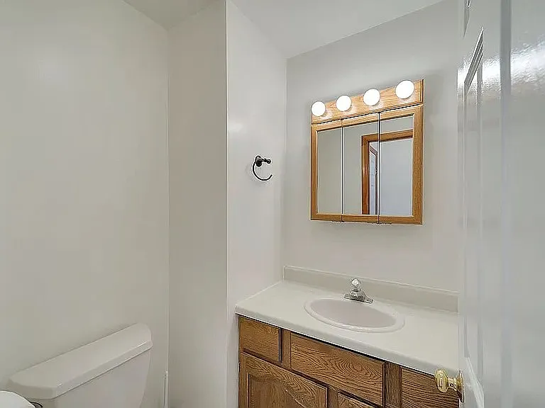 5 Roosevelt Ave #B — Photo 18