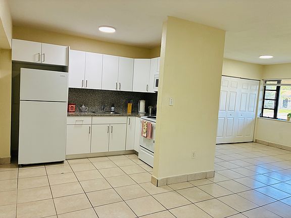 4th image of 275 NW 190th St #1