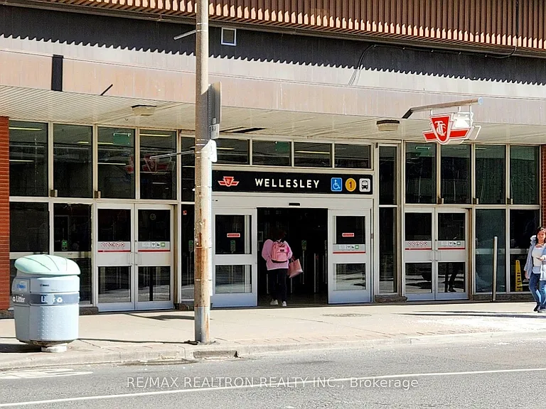 11 Wellesley St W #3802 — Photo 30