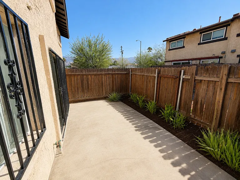 7913 Pinehurst Dr — Photo 15