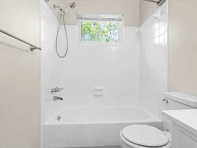 2227 Bailey Ave #C — Photo 10