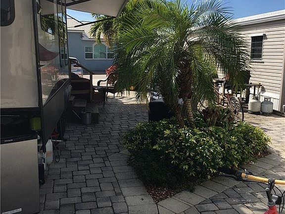 5th image of 673 Nettles Blvd