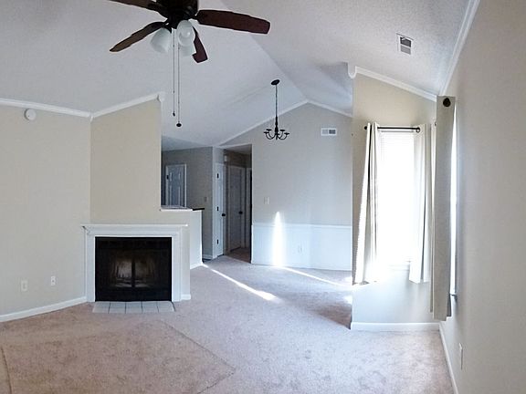 4th image of 122 Basswood Ct