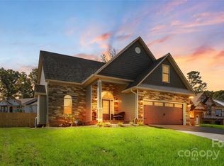 137 Maplewood Ct, Hudson, NC 28638