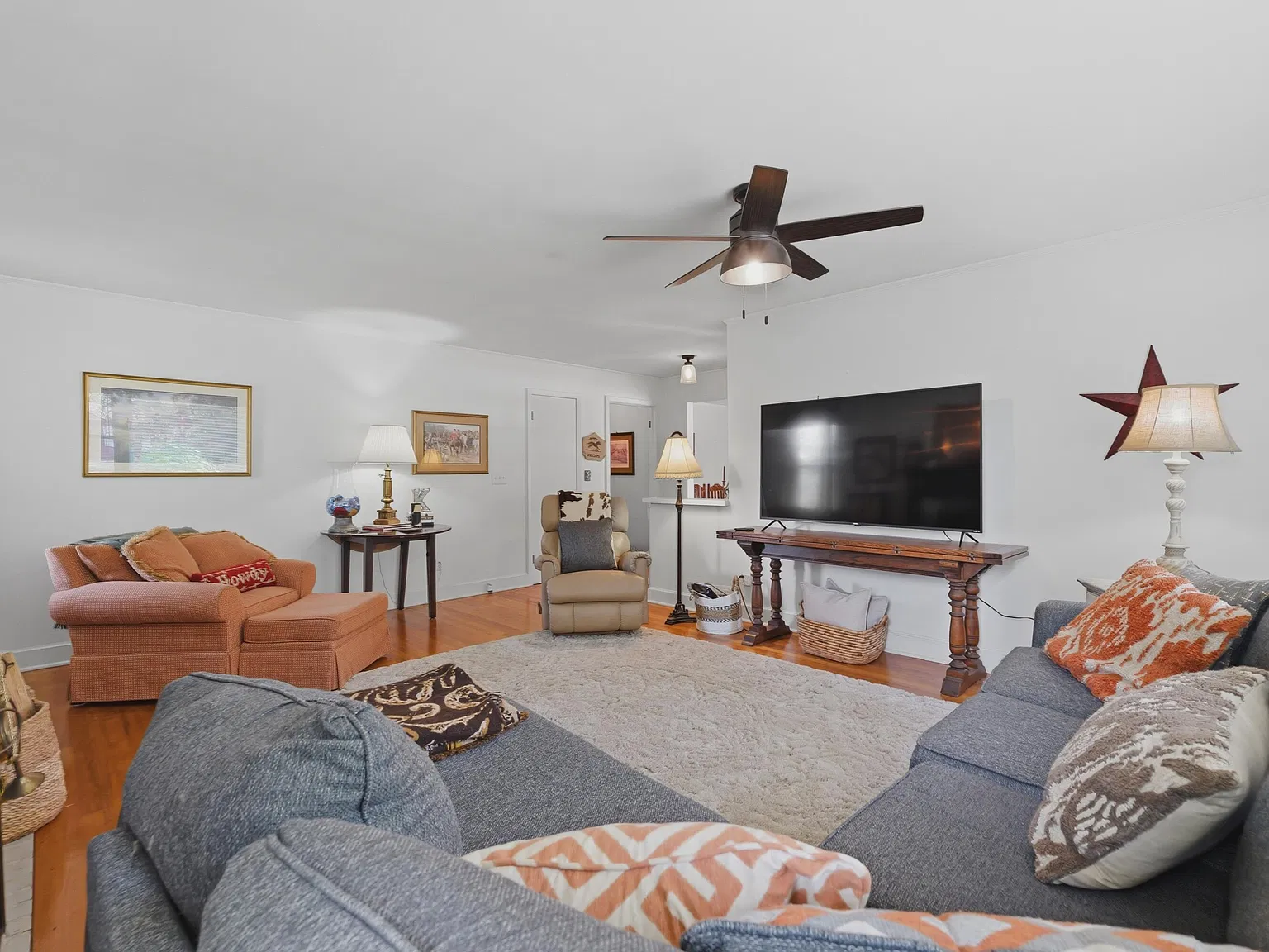 3 bed, 3.0 bath, 2336 sqft, $2,500 — Photo 4