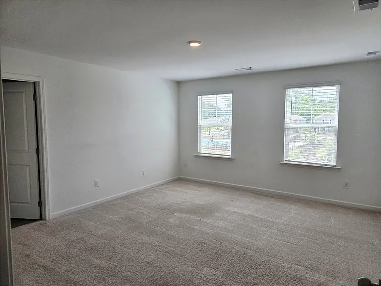 15 Goshawk St — Photo 14