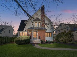 348 Heathcote Rd, Scarsdale, NY 10583