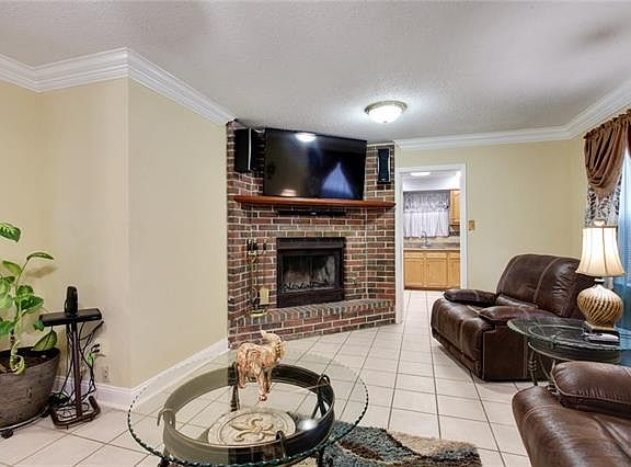 3rd image of 2516 Woodmere Blvd