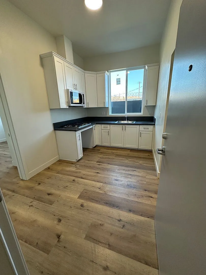 1 bed, 1.0 bath, 340 sqft, $2,195 — Photo 2
