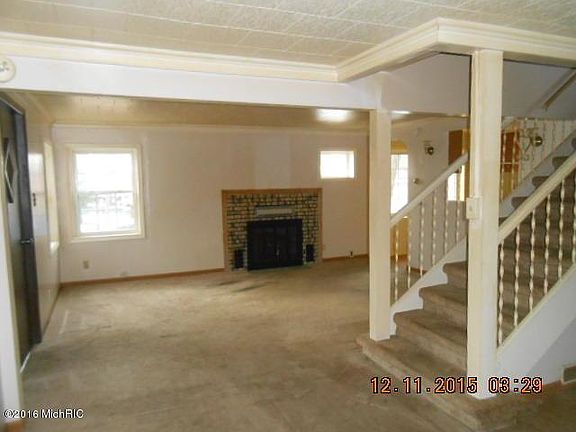 3rd image of 24662 Walnut St