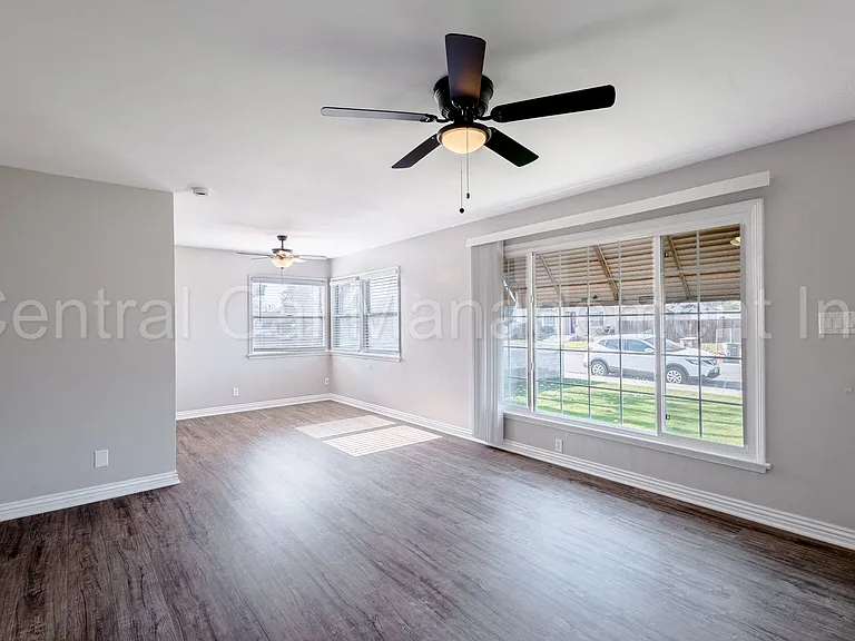200 Wetherley Dr — Photo 3