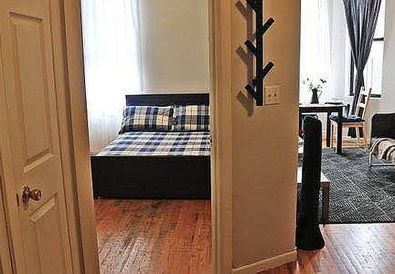 5th image of 494 Jefferson Ave #3A