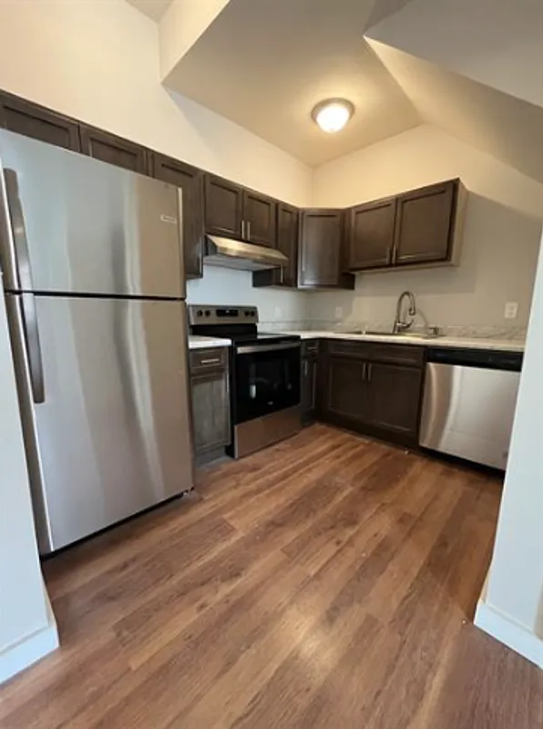 2 bed, 1.0 bath, $1,250 — Photo 1