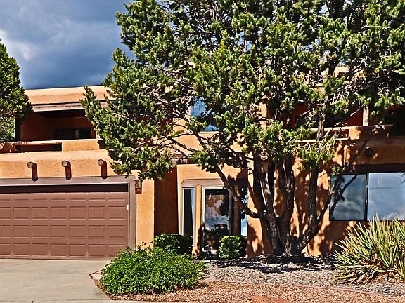 2nd image of 2737 Casa Del Norte Ct NE