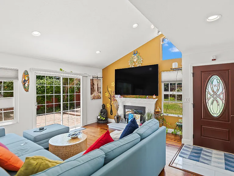 5947 Southmont Ct — Photo 4