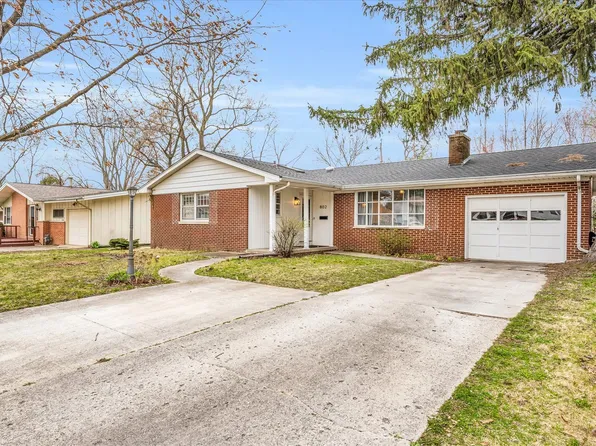 802 E Burkwood Dr, Urbana, IL 61801
