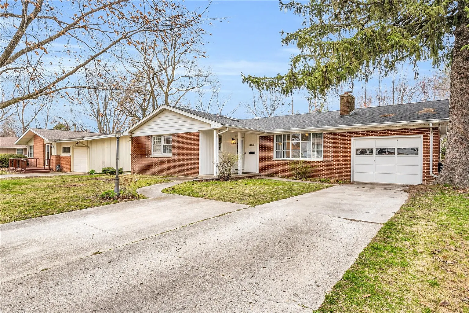 802 E Burkwood Dr photo 1