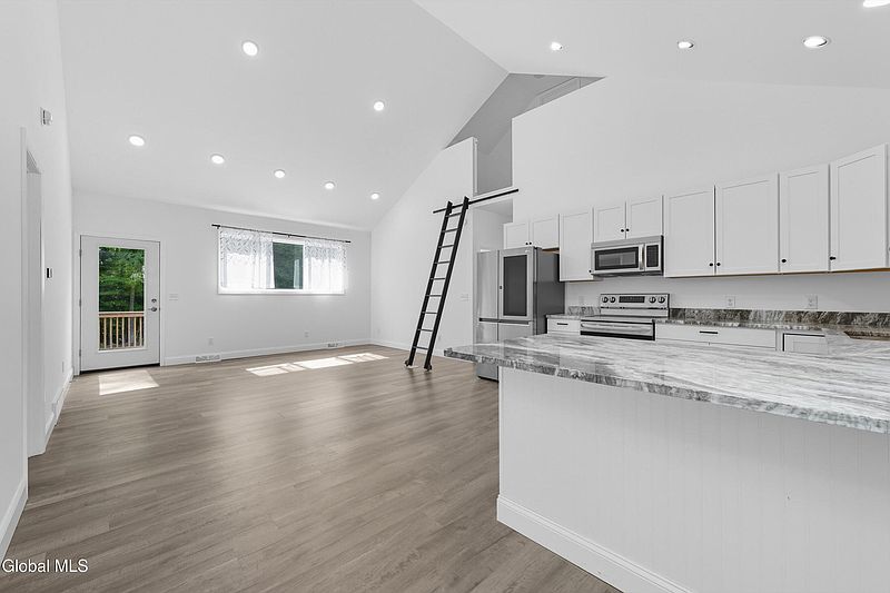 4th image of 23 Locust Ridge Drive