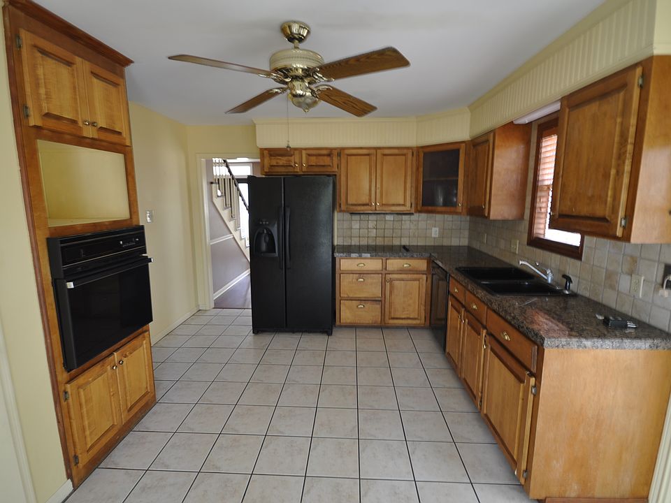 1st image of 2431 Bon Ton Dr