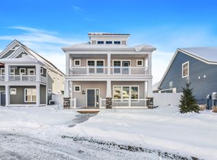 1020 S Cove Cir, Whitehall, MI 49461