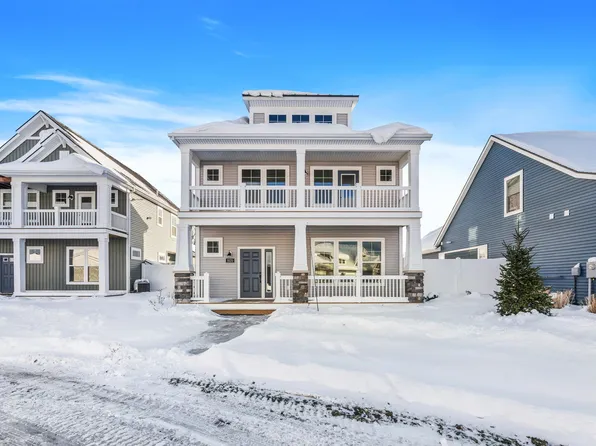 1020 S Cove Cir, Whitehall, MI 49461