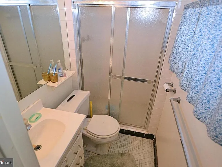 7602 Wellesley Dr — Photo 10
