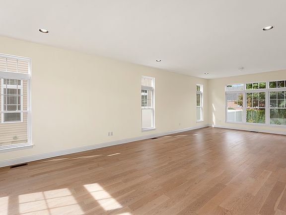 5th image of 1480 Horseshoe Dr