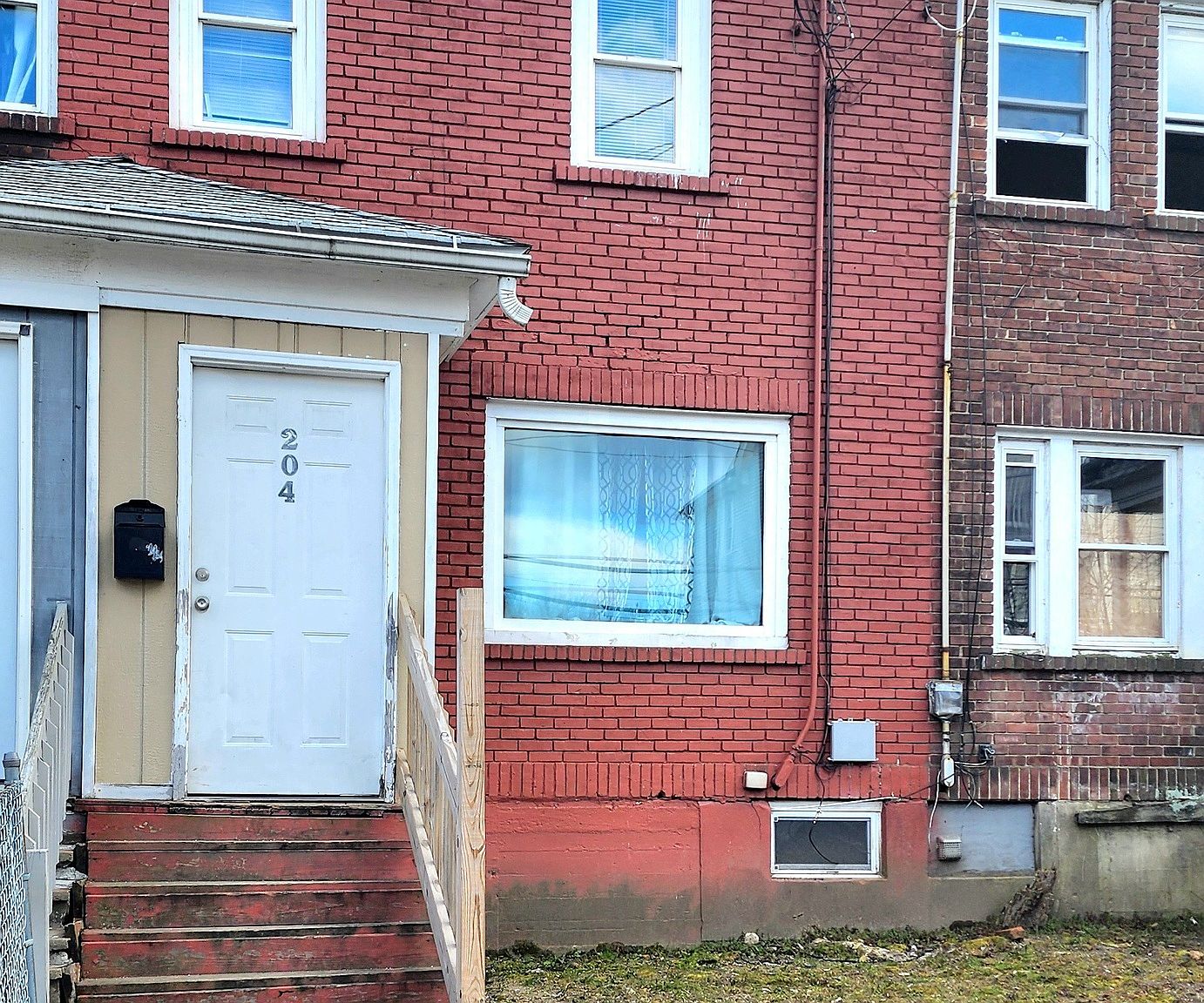 204 Wood St Waterbury CT 06704 Zillow   Aae98c754b86988a2c885660bebb2890 Cc Ft 1536 