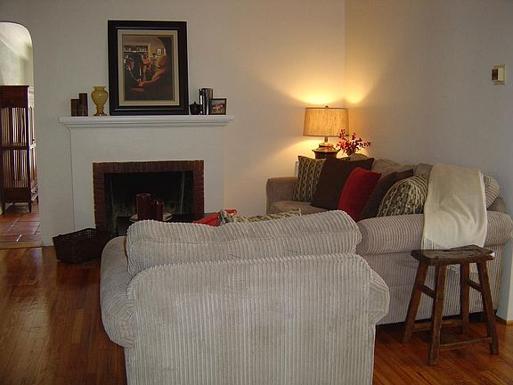 3rd image of 3760 Rosewood Ave