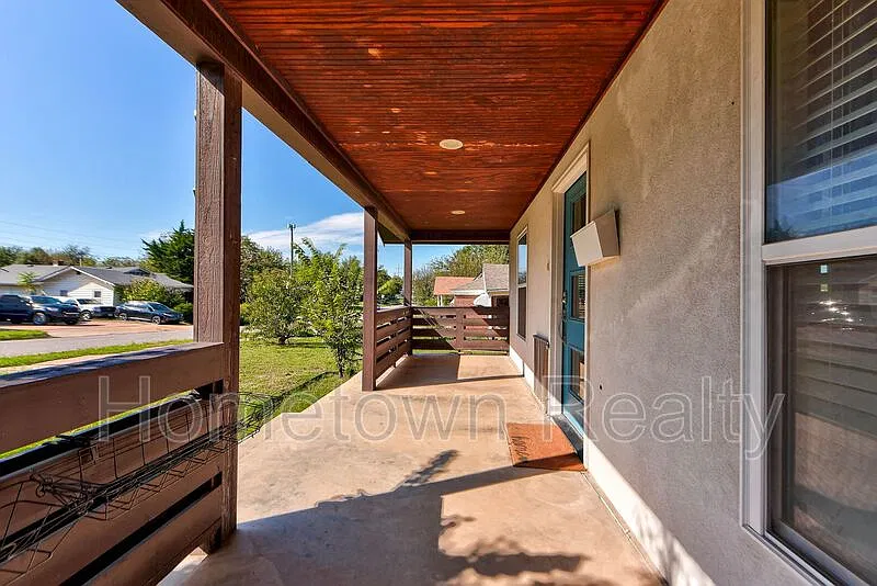 3 bed, 2.0 bath, 1277 sqft, $1,595 — Photo 4