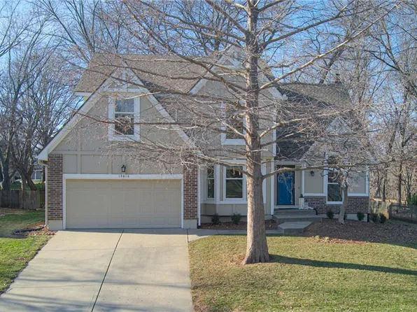 15616 Reeds Rd, Overland Park, KS 66223