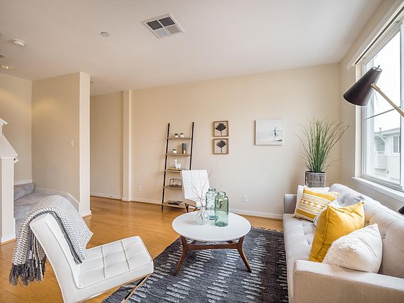 5th image of 1066 41st Ave Unit D203