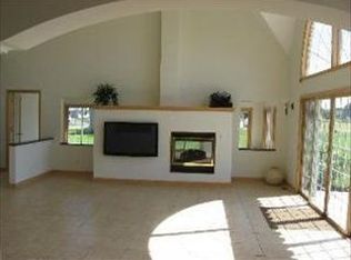 1617 Providence Dr, McHenry, IL 60051