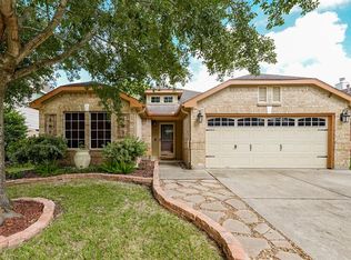 929 Christopher Ln, Baytown, TX 77521