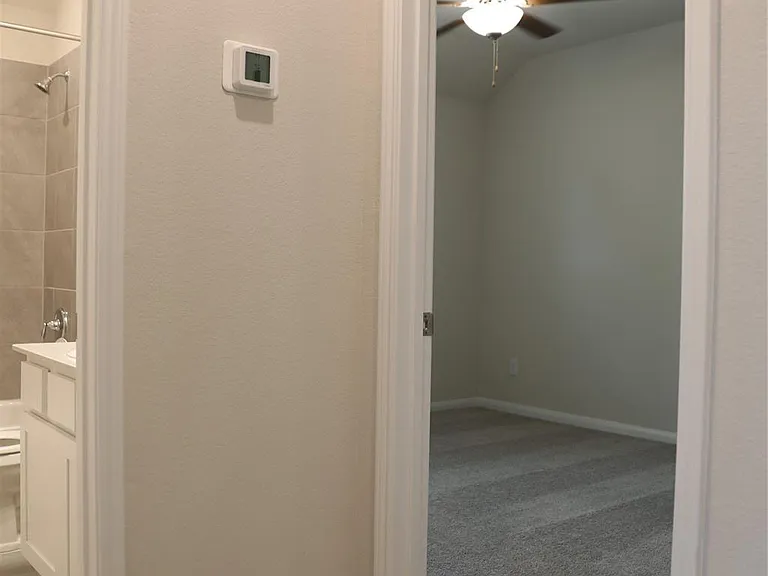 523 Ellwood Ter — Photo 14