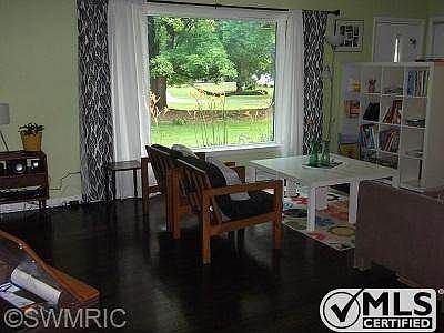 5th image of 127 Summit Dr