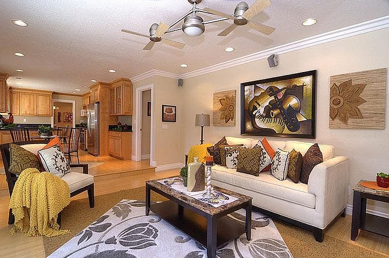 1st image of 704 Canterbury Pl