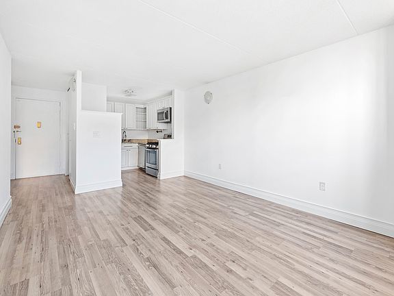 3rd image of 300 Cathedral Pkwy #5F