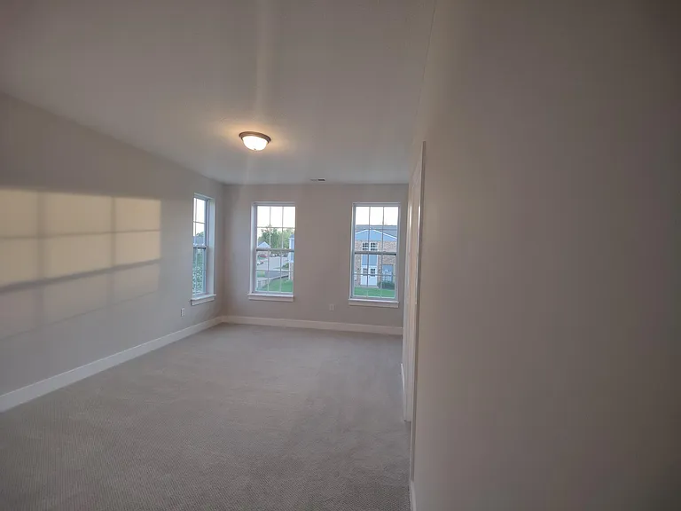 1082 Valentine Ln — Photo 7