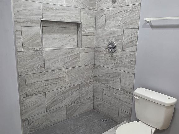 4th image of 1913 48th Ave APT B