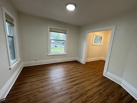 2nd image of 823 Geneva Ave SE #2